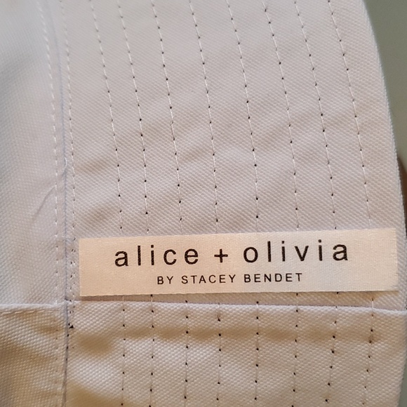 Alice + Olivia Stacey Bendet Reversible Daisy Bucket Hat NWOT Unisex - Picture 5 of 5